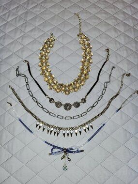 Costume jewelry set - 5 necklaces